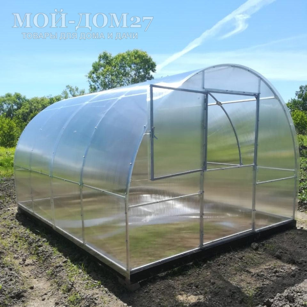 Теплица Сибирская Усиленная 4 метра с поликарбонатом | Мой-Дом27 | Каркас изготовлен из оцинкованной замкнутой трубы 20*20 мм.<br>
 Ширина - 3&nbsp;метра. Высота - 2,1 метра. Длина 4&nbsp;метра.&nbsp;<br>
 Выдерживаемая снеговая нагрузка - 100 кг/м2. Выдерживаемая ветровая нагрузка - до 15 м/с.<br>
 Расстояние между дугами 1 метр.&nbsp;<b>Толщина металла дуг 1,2 мм</b>.&nbsp;Ширина двери 0,96 метра.<br>